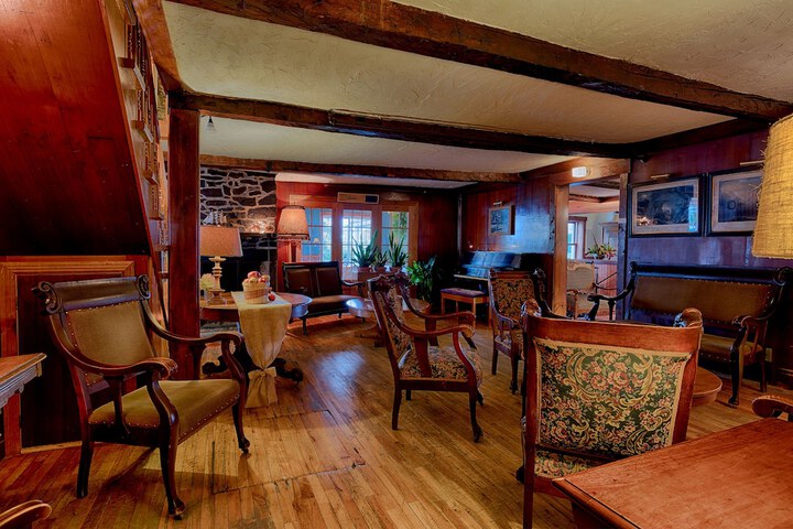 Entrance & Lobby