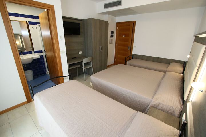 Room 11 of 73