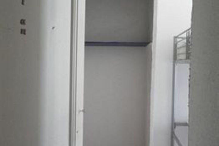 Room 11 of 37