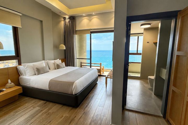 Room 13 of 29