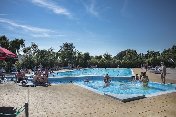 Pool 219 of 243