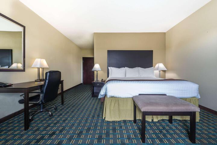 2 Queen Beds (4 of 4)