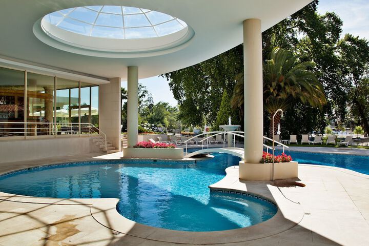 Hotel Pool