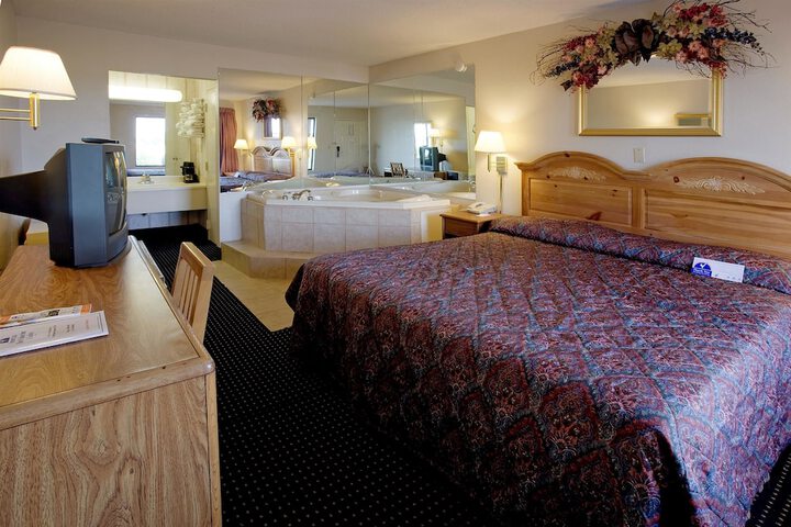 1 King Bed Deluxe (7 of 11)