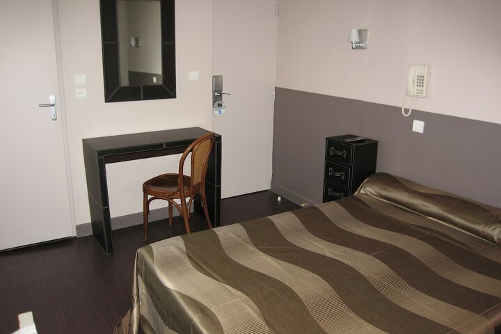 Room 3 of 38