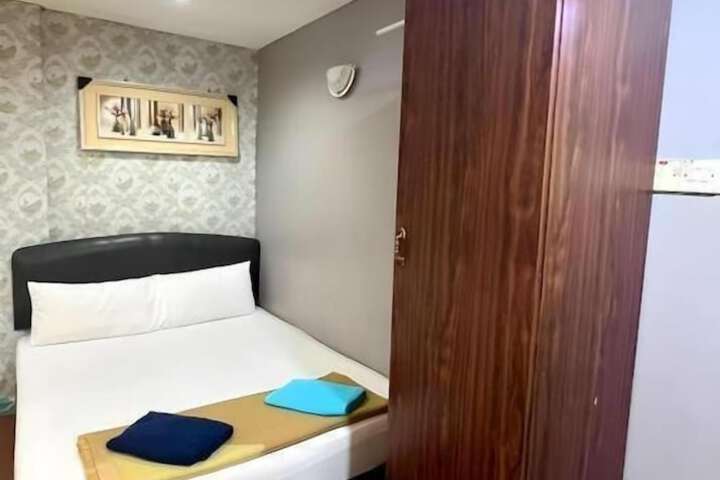 Room 4 of 14