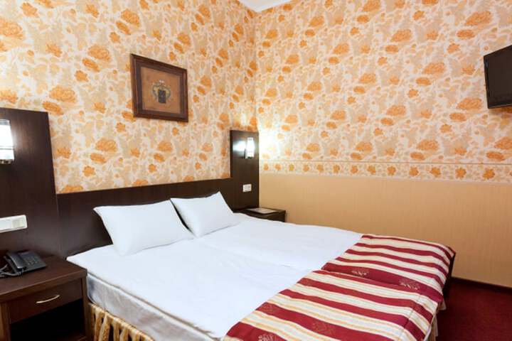 Room 6 of 121
