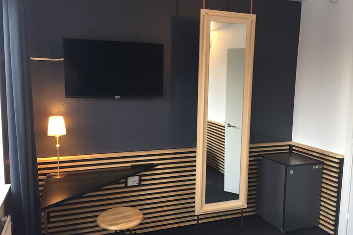 Room 4 of 52