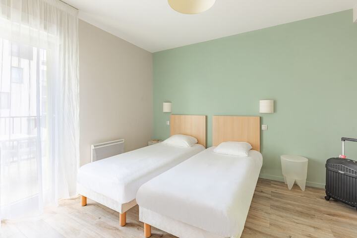 Room 8 of 31