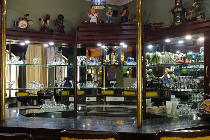 Lounge 11 of 14