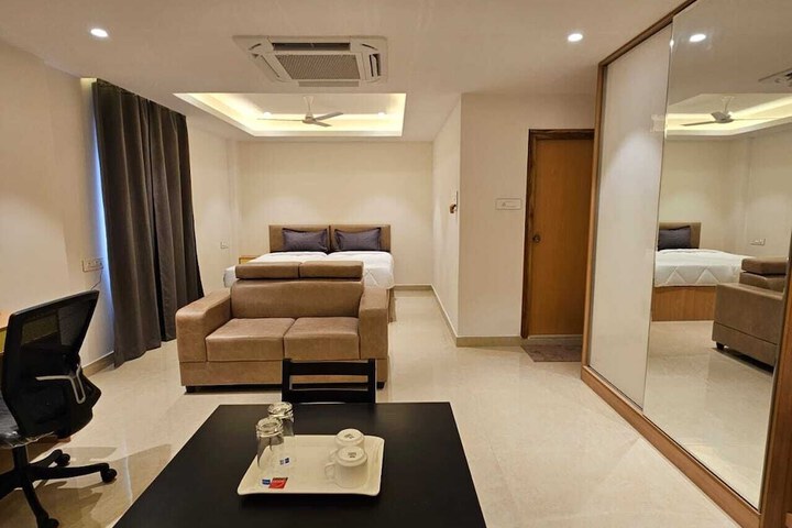 Room 10 of 29