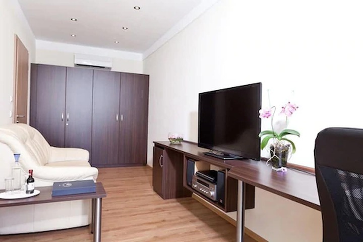 Room 14 of 38