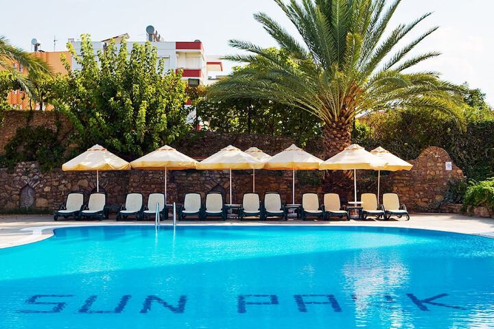 Pools & Facilities