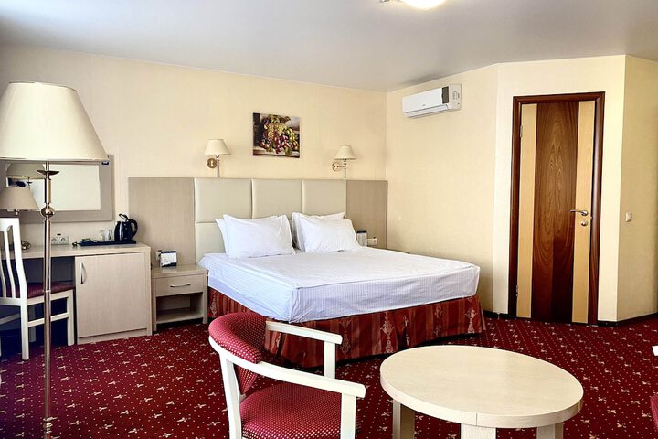Room 15 of 27