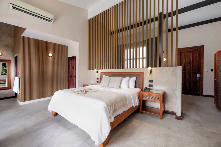 Room 14 of 77