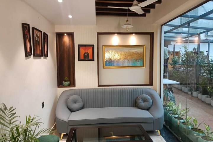 Room 4 of 13
