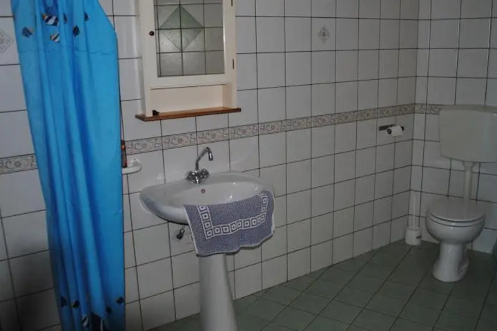 Room 5 of 10