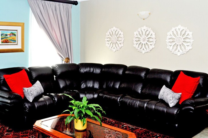 Lounge 96 of 112