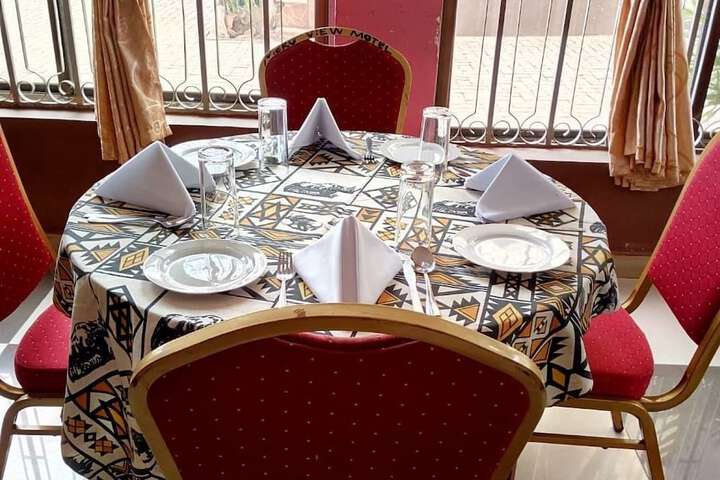 Dining 4 of 14