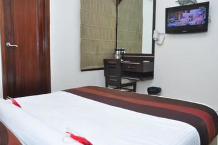 Room 7 of 18