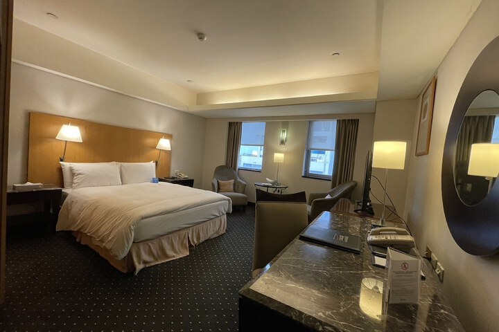Room 33 of 137