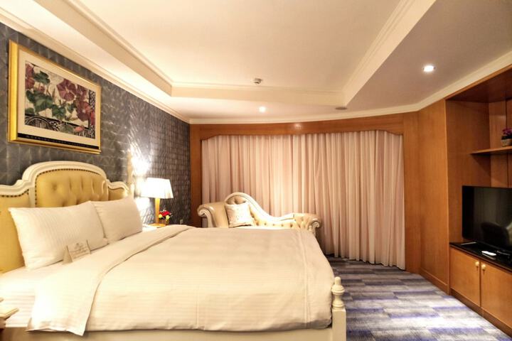 Room 30 of 82