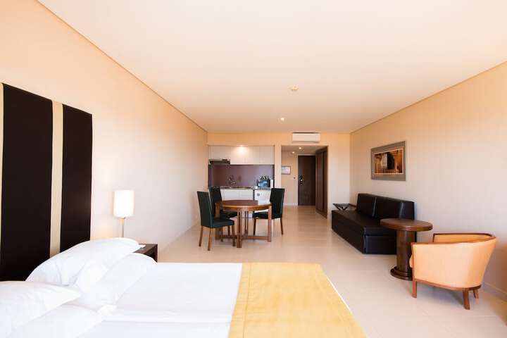 Room 13 of 68