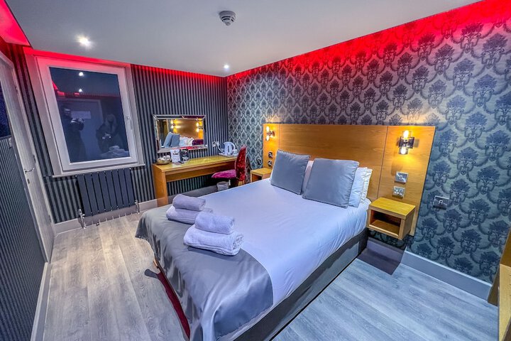Room 33 of 97