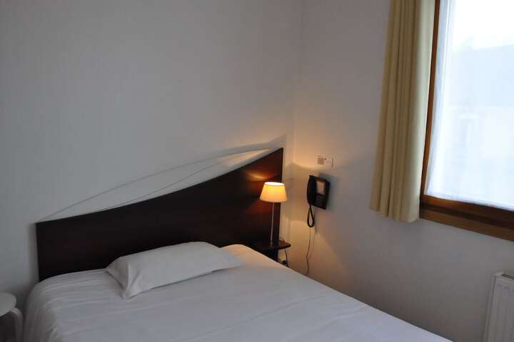 Room 13 of 98