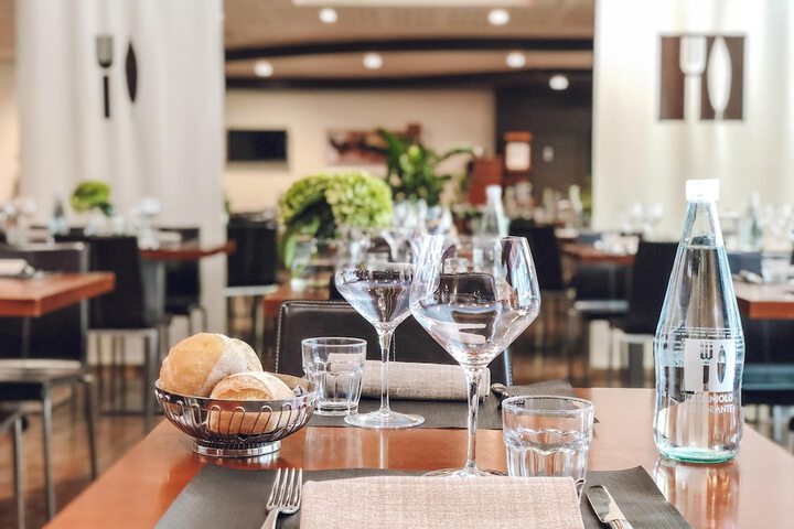 Dining 55 of 75