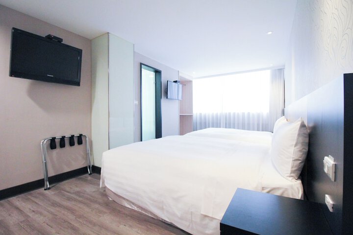 Room 33 of 52