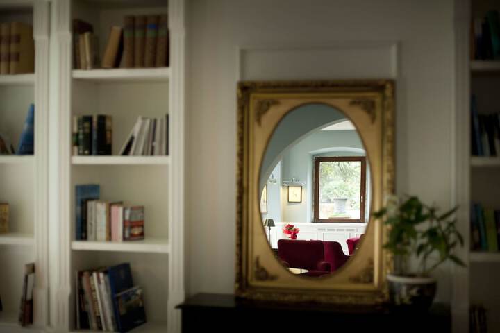 Lounge 46 of 60