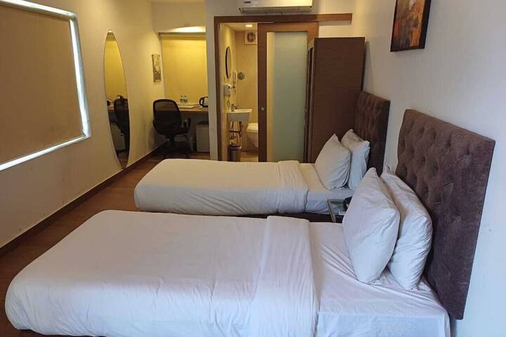 Room 3 of 10