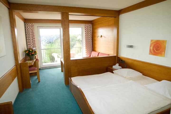 Room 15 of 66