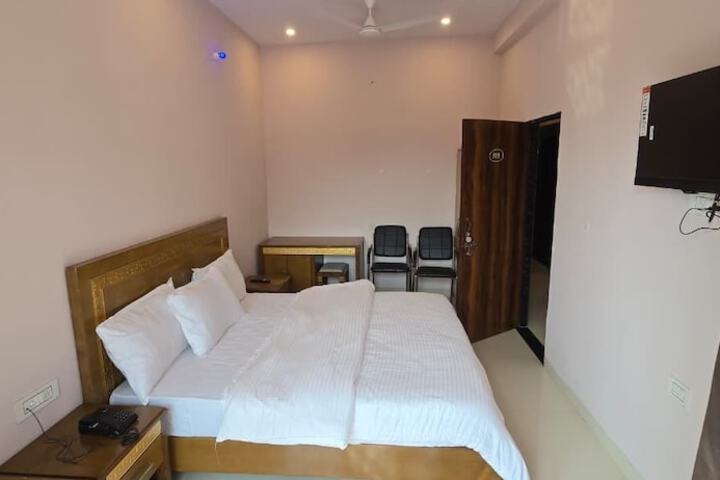 Room 17 of 40
