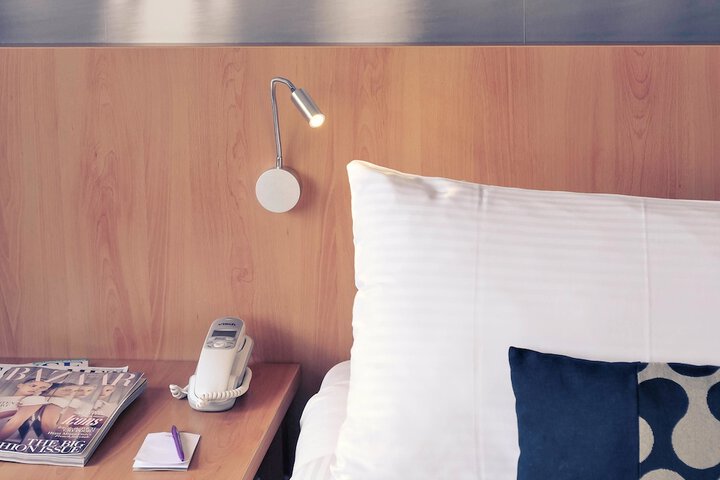 Room 2 of 33