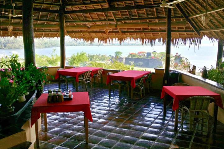 Casa Rosa Inn and Restaurant