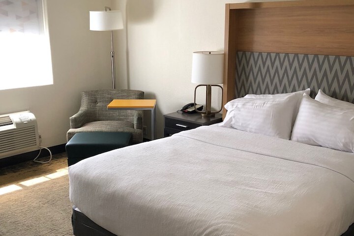 Standard Double Bed Accessible (8 of 11)