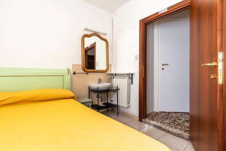Room 46 of 65