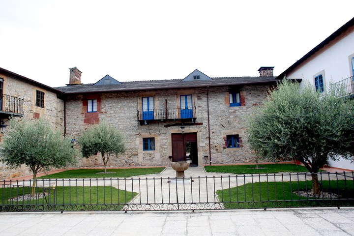 Hotel Exterior 55 of 64