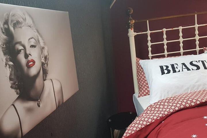 Room 6 of 25