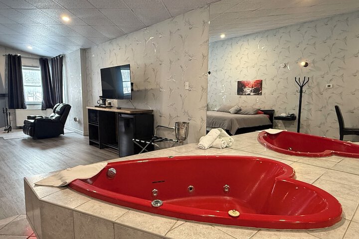 Hot Tub 38 of 42
