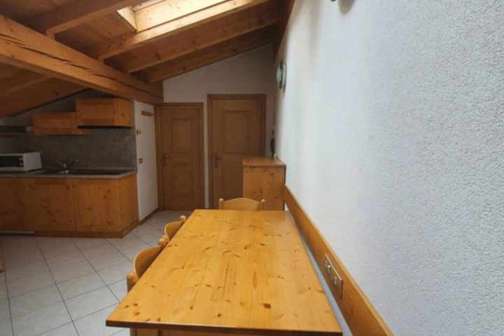 Room 4 of 15