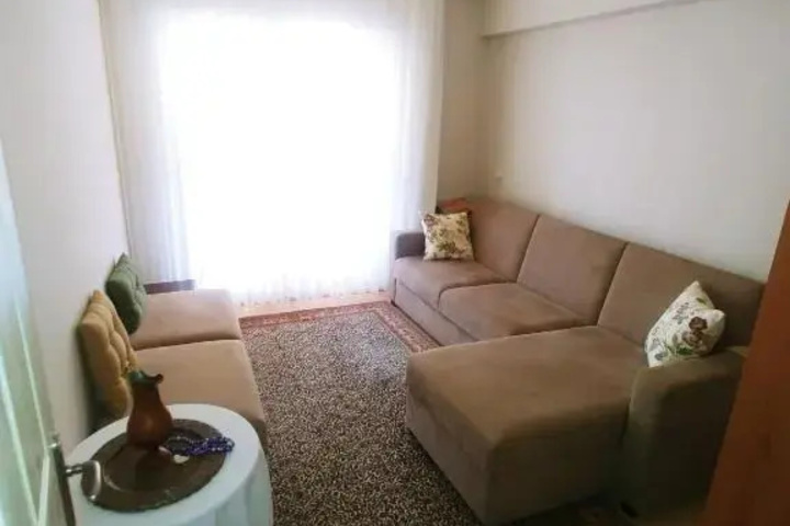 Room 6 of 12