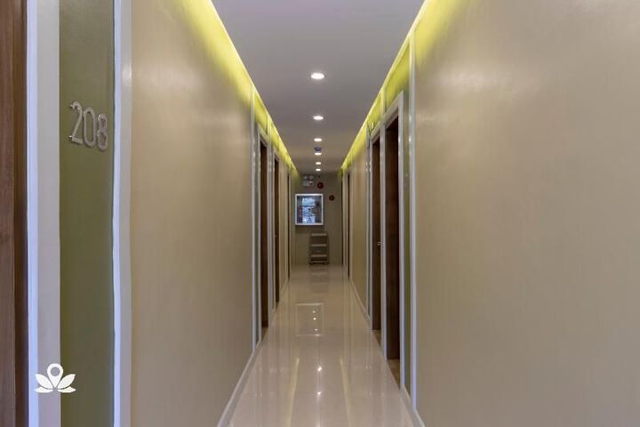 Suite 20 of 32