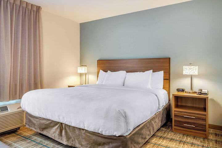 1 King Bed Efficiency Suite (5 of 10)