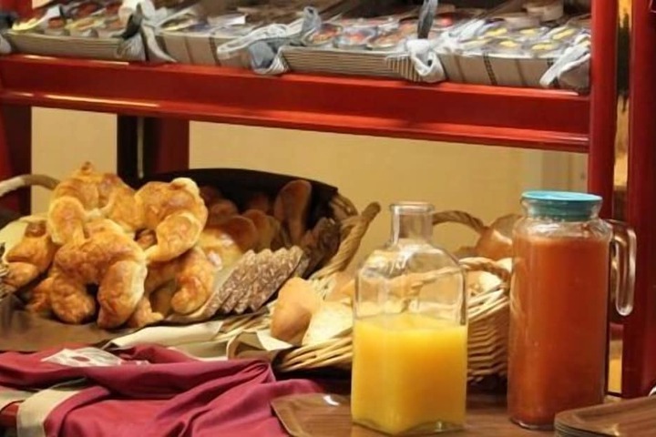 Breakfast/Coffee Service 25 of 32