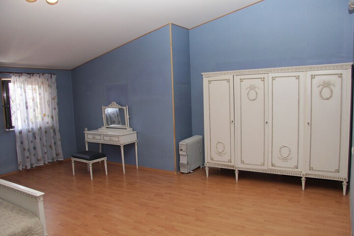 Room 14 of 36