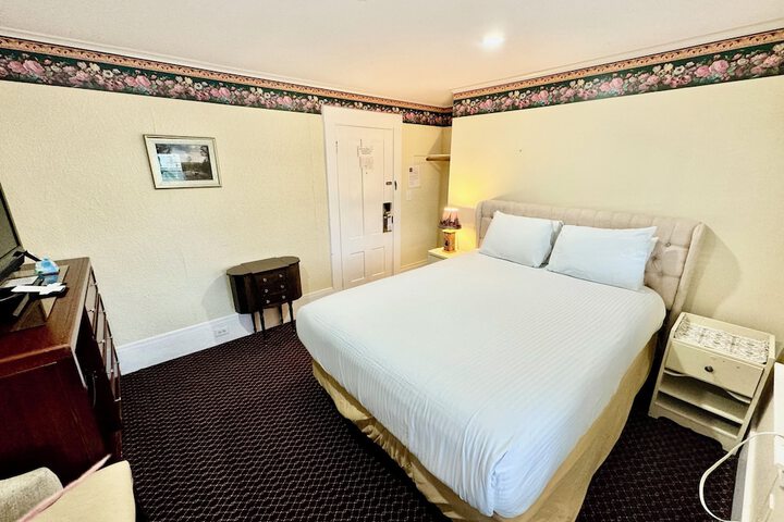 Room 35 of 73
