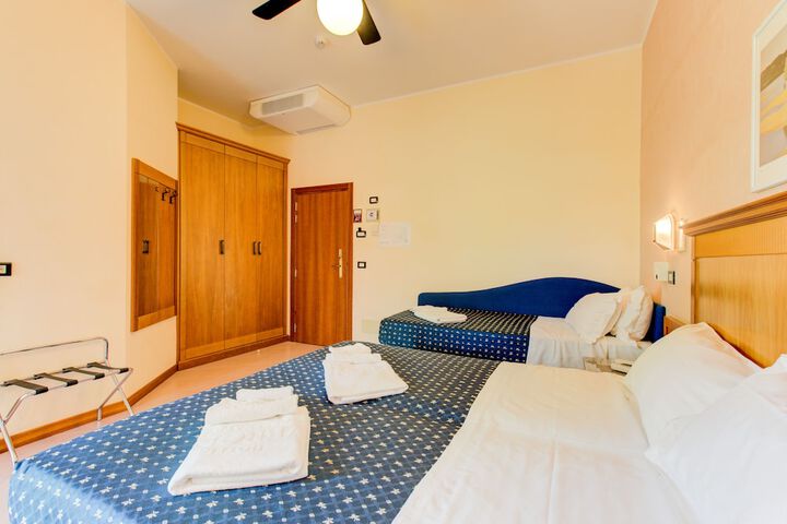 Room 20 of 76